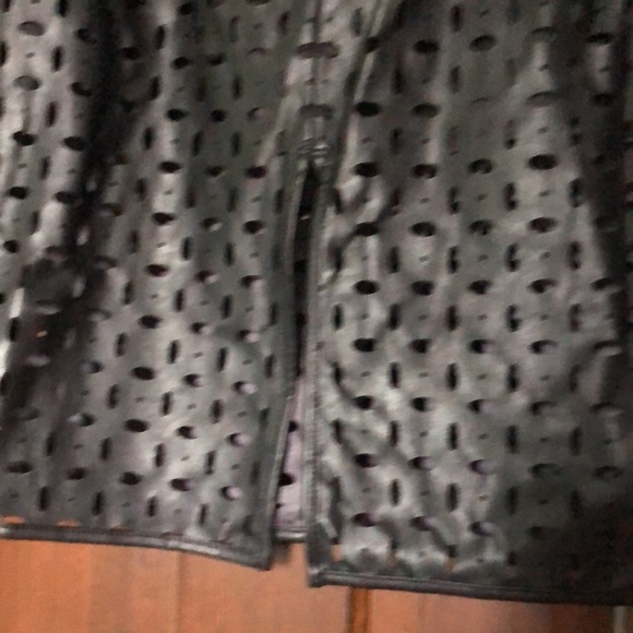 Black perforated #veganleather pencil skirt from Banana Republic size 4 - Picture 5 of 8